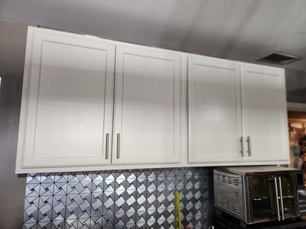 Upper cabinets detail